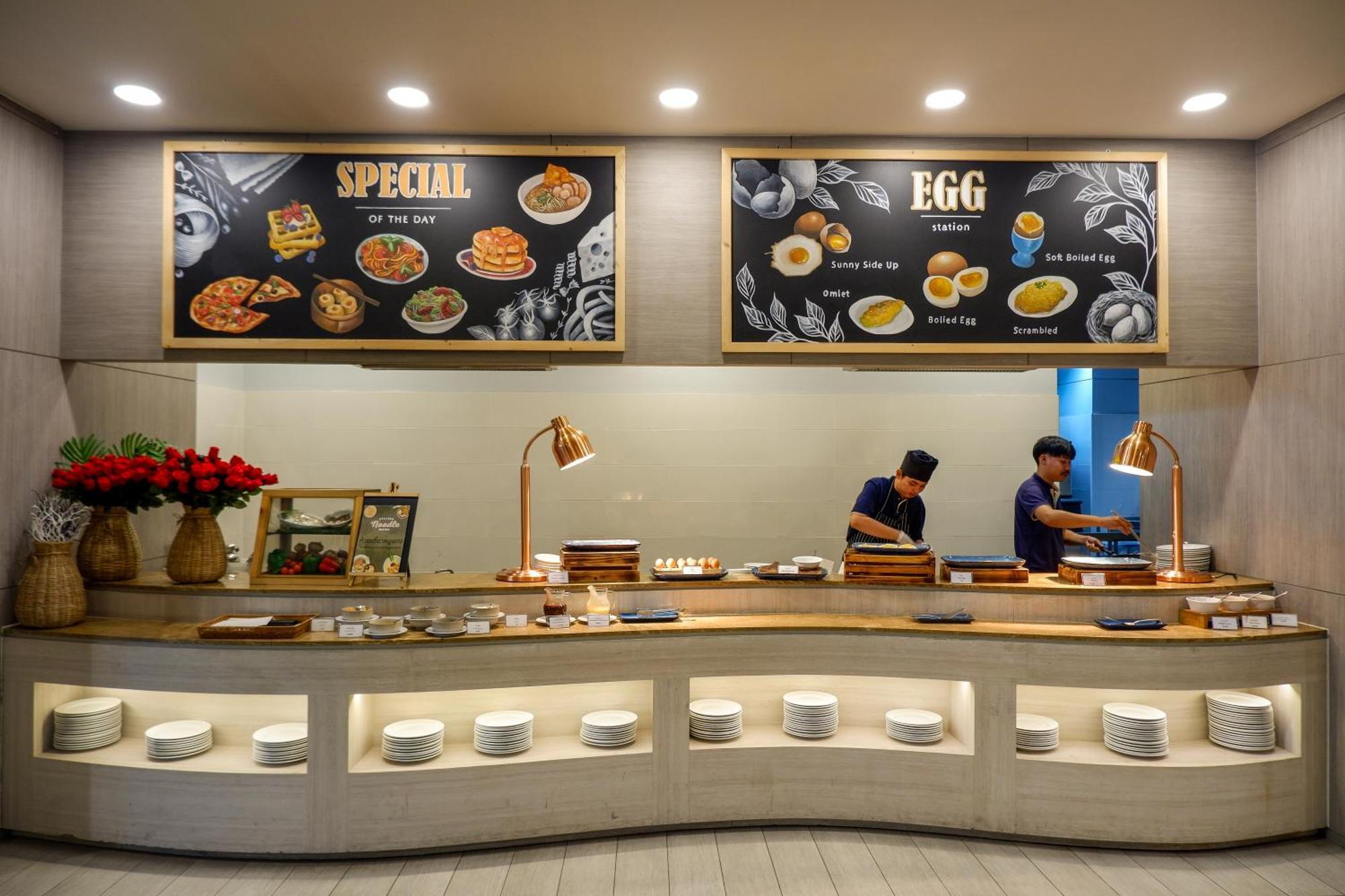 普吉岛海床大酒店-Sha高级认证 布吉 外观 照片 A live kitchen at a hotel